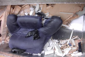 Maria02 060.jpg (272.54 KiB) 8102 mal betrachtet Die Presse öffnete sich wieder und jetzt sahen die edlen Buffalos doch schon sehr vermüllt aus.