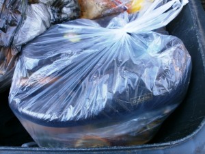 Müll0213 173.jpg (284.53 KiB) 5096 mal betrachtet Geile Sneakers hygienisch im Küchenmüllbeutel verpackt. Ein entwürdigendes Ende für solch geile Teile.