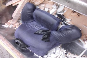 Maria02 061.jpg (294.07 KiB) 8102 mal betrachtet Gleich würde das Pressschild wieder herunterfahren und dann wäre für die superspitzen Stiefelträume dann alles aus.