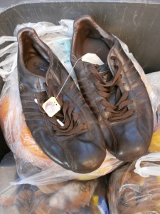 Warum mussten diese tollen Leder-Sneakers schon jetzt in den Müll??